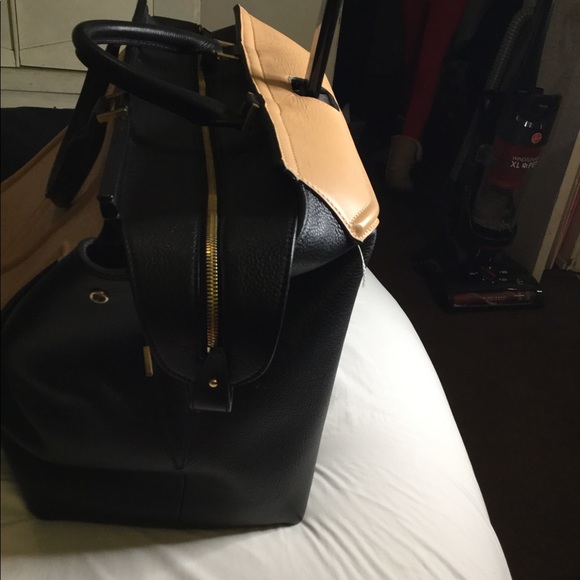 Vionnet Luggage - Picture 4 of 8